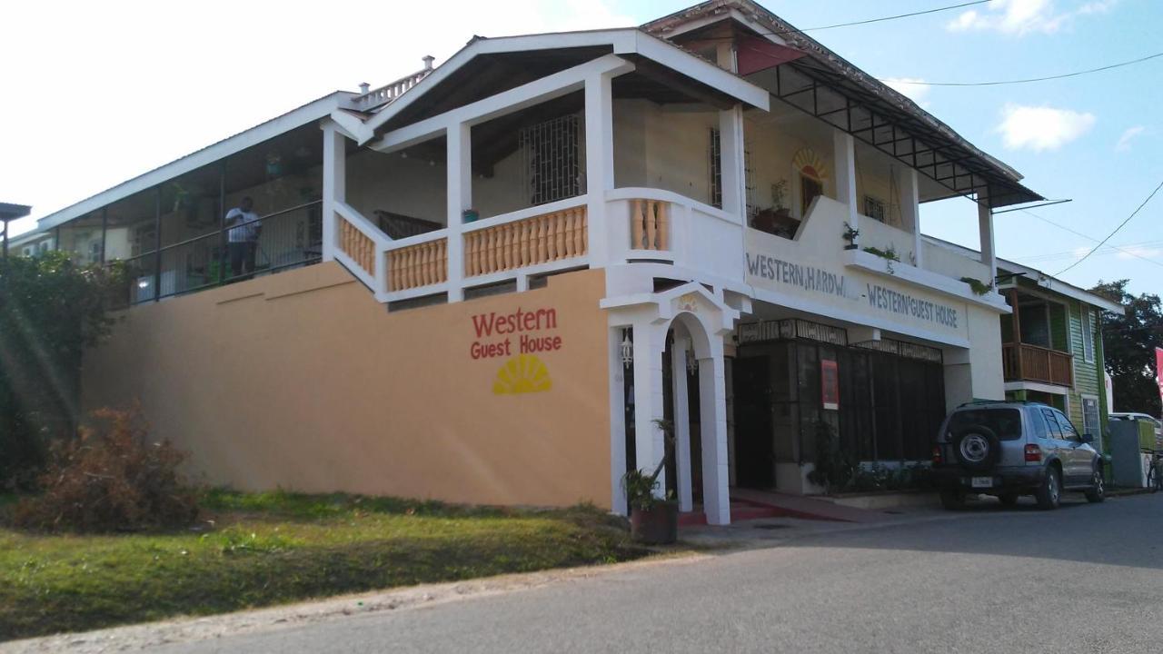 Don Santiago Guesthouse Downtown San Ignacio Exterior photo